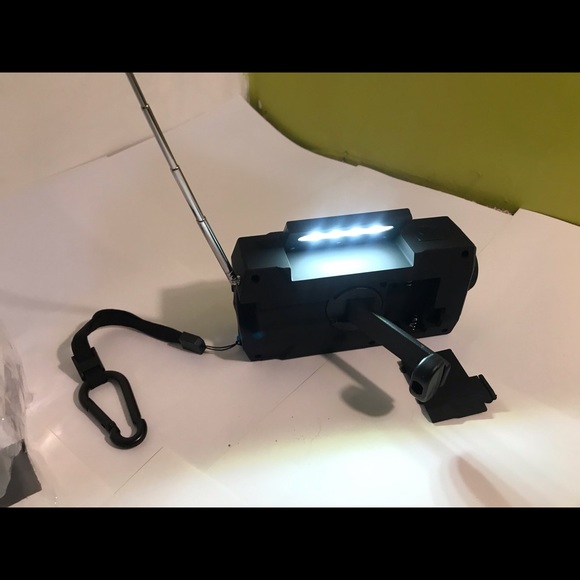 Power BankEmergency Solar Hand Crank Radio - Power Bank AM/FM/WB Weather Radio - Picture 5 of 10